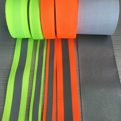 Courroies réfléchissantes de sécurité pour des chaussures de marche de sac à dos cousues sur l'orange verte rouge noire