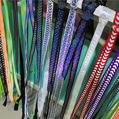 Matériel réfléchi de tirette d'arc-en-ciel en plastique de bande imprimé sur des tirettes pour des sacs