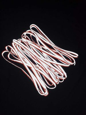 La tuyauterie réfléchie noire pour le polyester T/C de la classe 2 d'habillement bavardent les accessoires d'habillement colorés