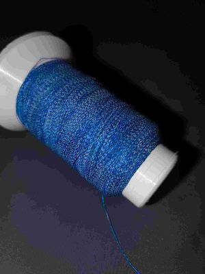 Fil à tricoter de couture de fil réfléchi léger bleu utilisé dans le T-shirt Logo Clothing