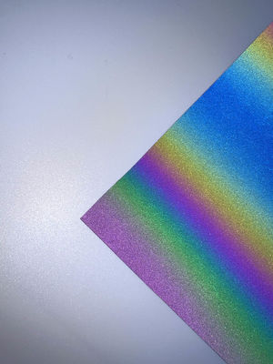Tape réfléchissante à transfert de chaleur arc-en-ciel utilisée pour créer divers motifs pour les vêtements